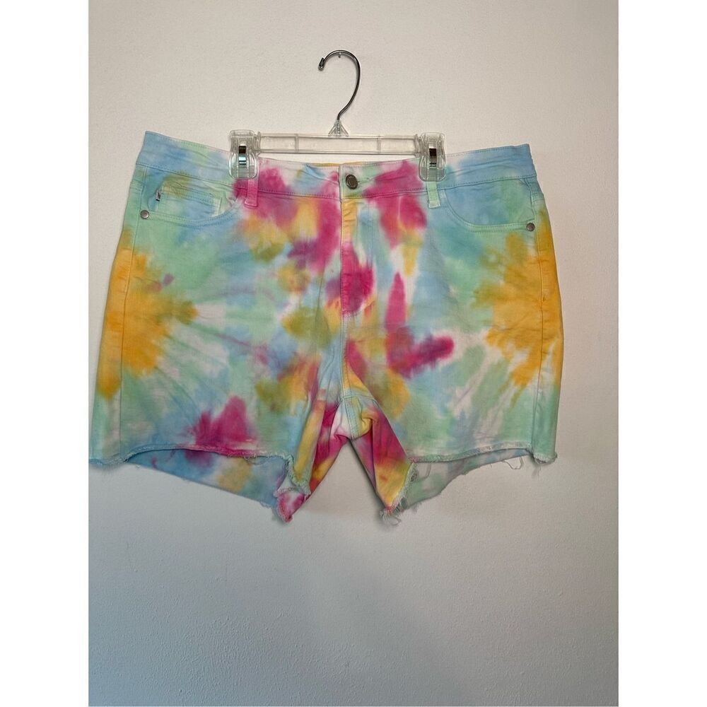 Judy Blue women’s tie dye cut-off high rise stretch shorts size 1X.  #27-1502